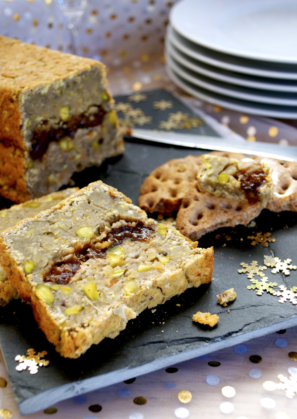 Terrine rustiquechic pruneaux, châtaignes, pistaches, cognac vegan